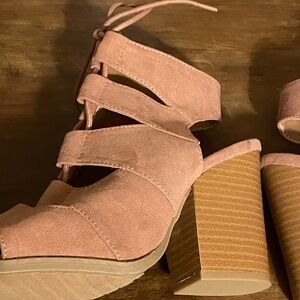 Charlotte Russe Sz 6M Light Pink Suede Sandals NWOT😊